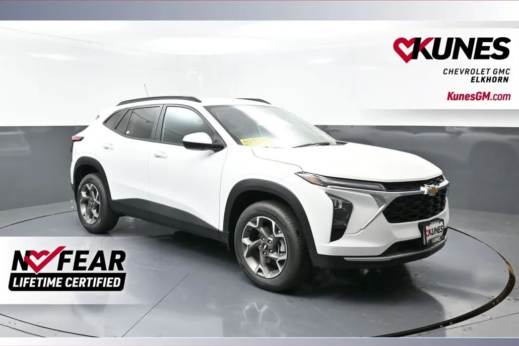 2025 Chevrolet Trax LT photo 1