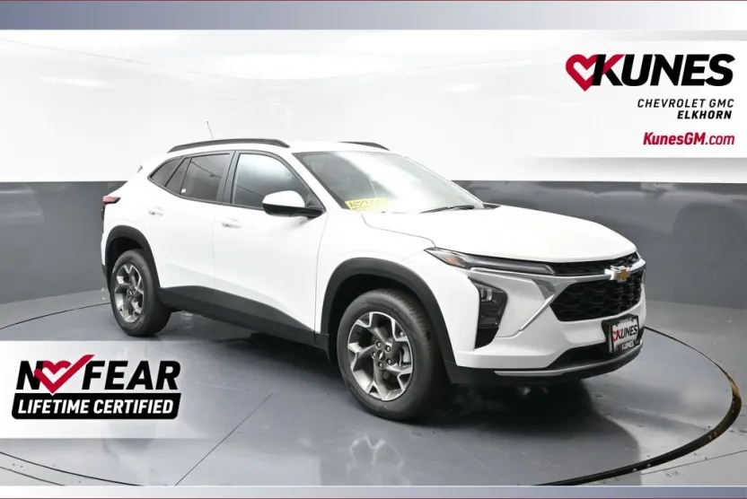 2025 Chevrolet Trax LT photo 1