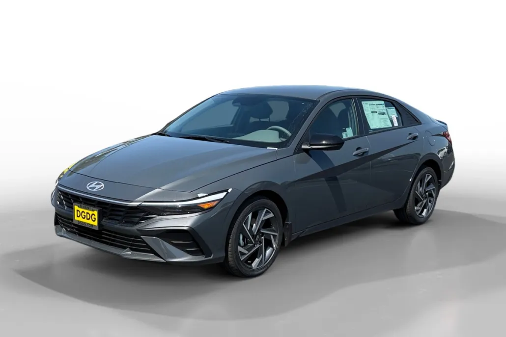 2025 Hyundai Elantra SEL Sport photo 1