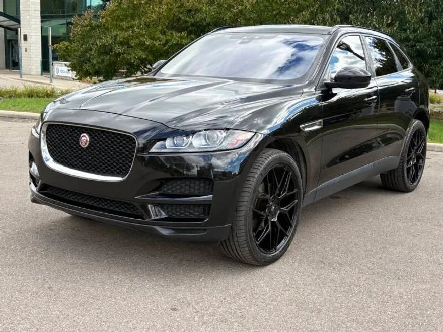 2017 Jaguar F-PACE Premium photo 1