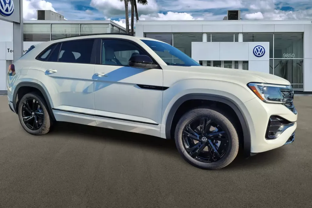 2026 Volkswagen Atlas Cross Sport SEL R-Line photo 1