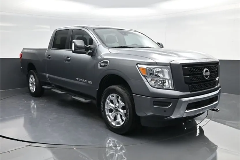 2023 Nissan Titan SV photo 1