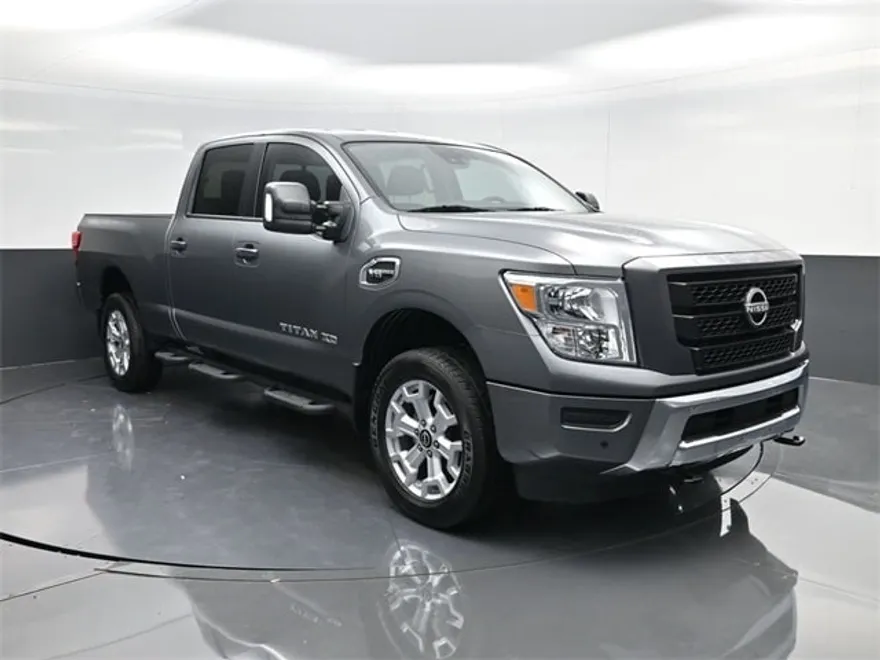 2023 Nissan Titan SV photo 1