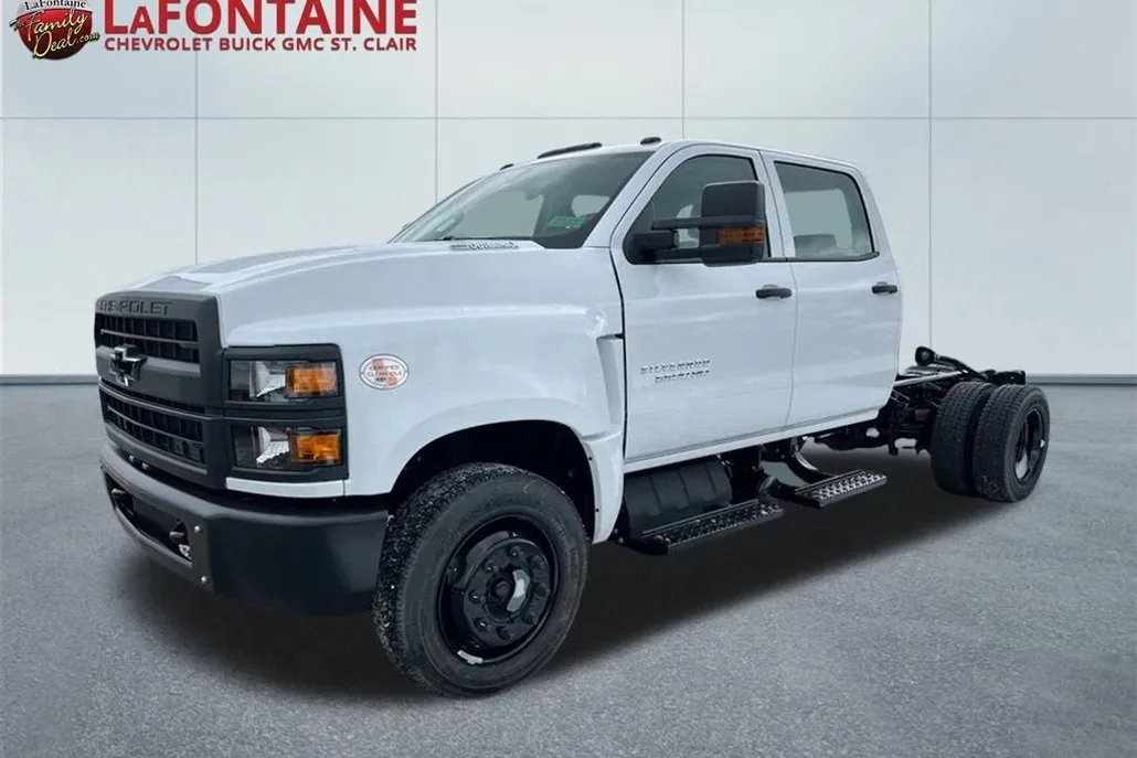 2024 Chevrolet Silverado 6500HD Work Truck photo 1