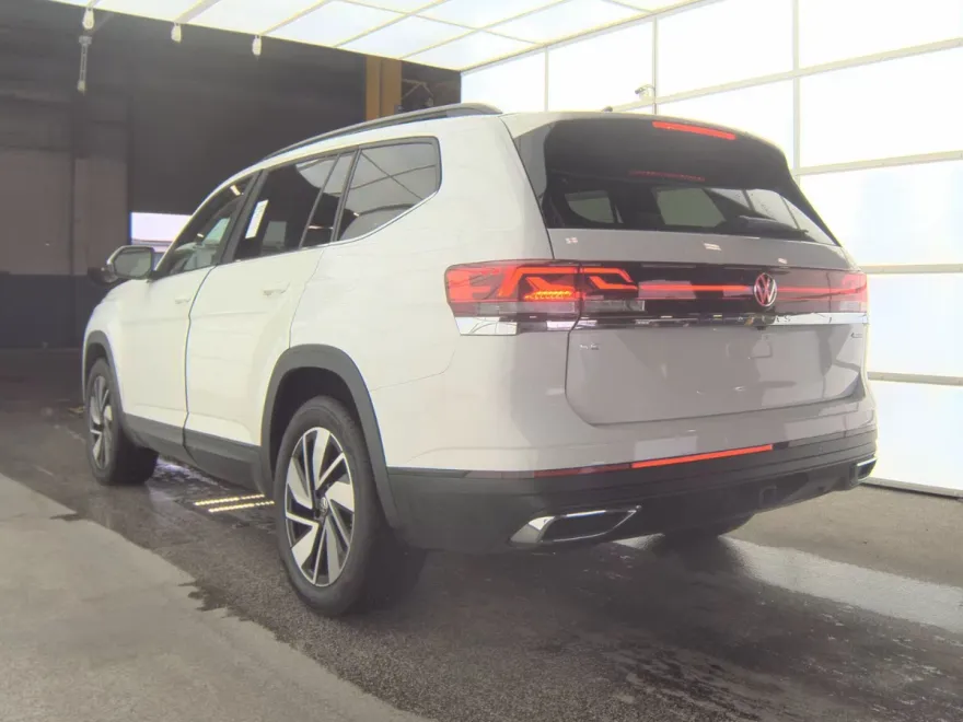 2025 Volkswagen Atlas SE photo 1