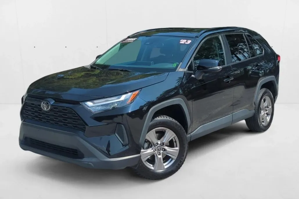 2023 Toyota RAV4 XLE photo 1