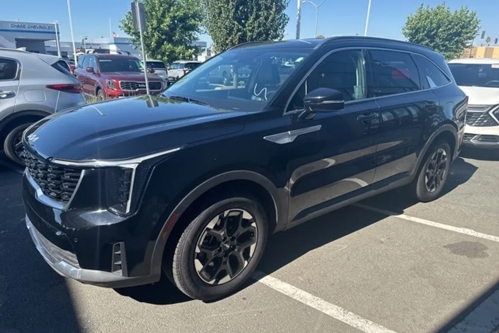 2024 Kia Sorento S photo 1