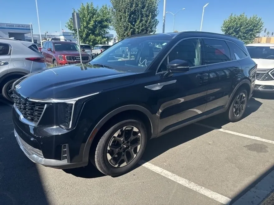 2024 Kia Sorento S photo 1