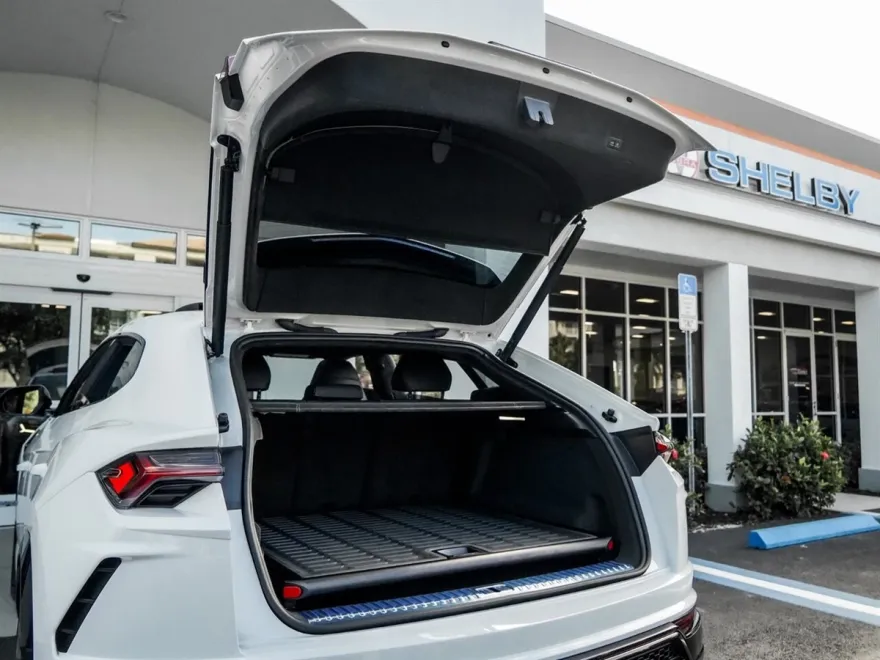 2022 Lamborghini Urus photo 34