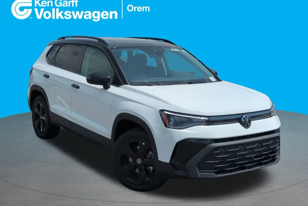 2025 Volkswagen Taos SE photo 1