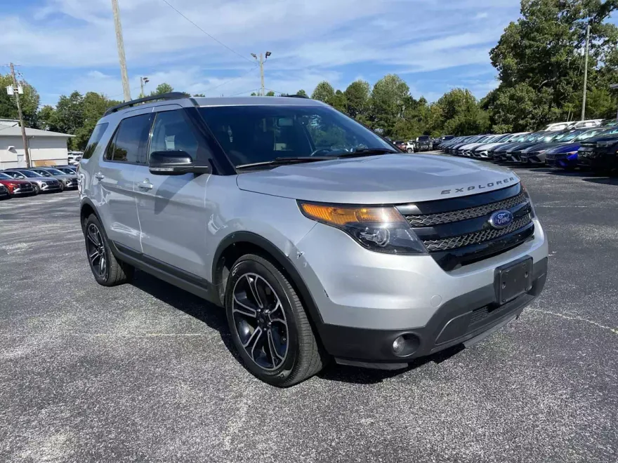 2015 Ford Explorer Sport photo 1