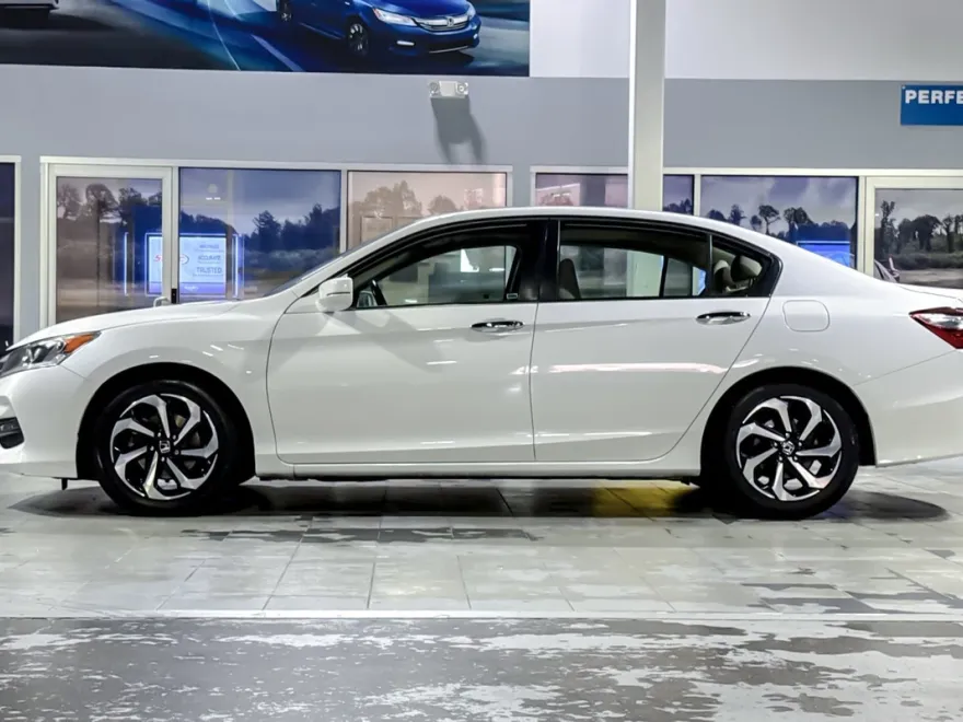 2017 Honda Accord EX-L photo 1