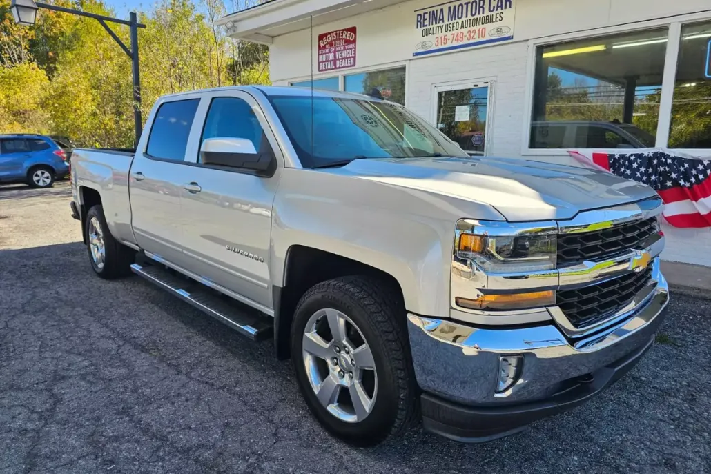 2018 Chevrolet Silverado 1500 LT photo 1