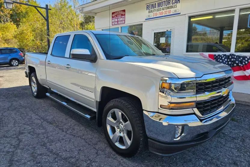 2018 Chevrolet Silverado 1500 LT photo 1