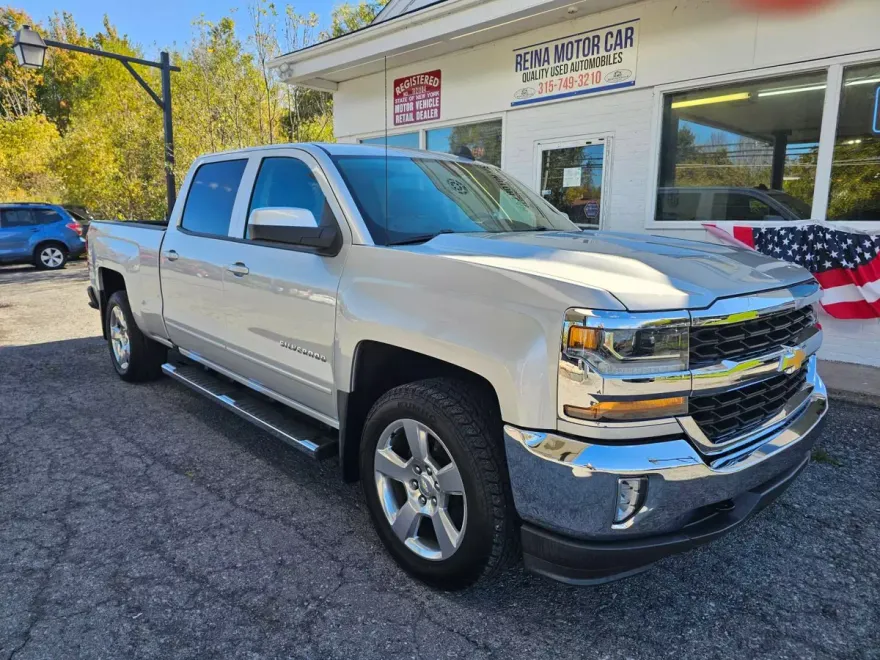 2018 Chevrolet Silverado 1500 LT photo 1