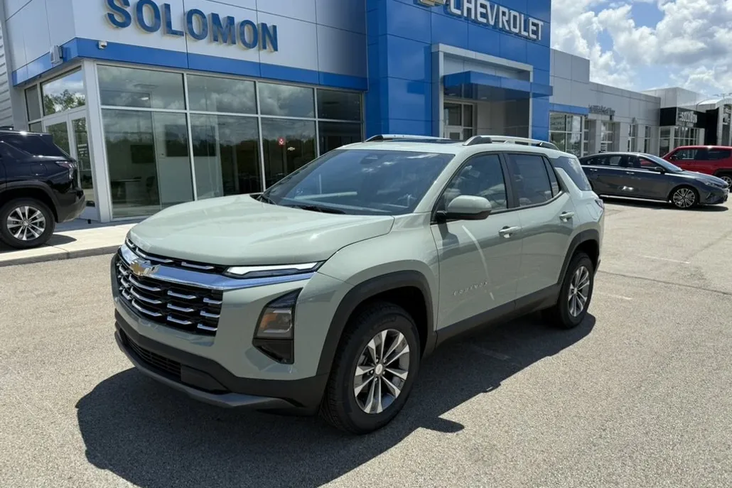 2026 Chevrolet Equinox LT photo 1