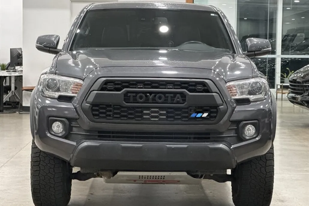 2020 Toyota Tacoma TRD Off-Road photo 1