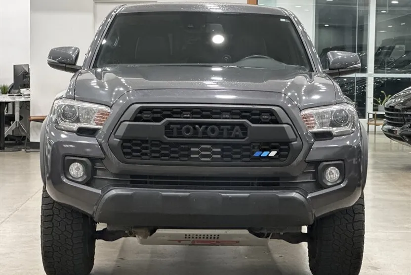 2020 Toyota Tacoma TRD Off-Road photo 1