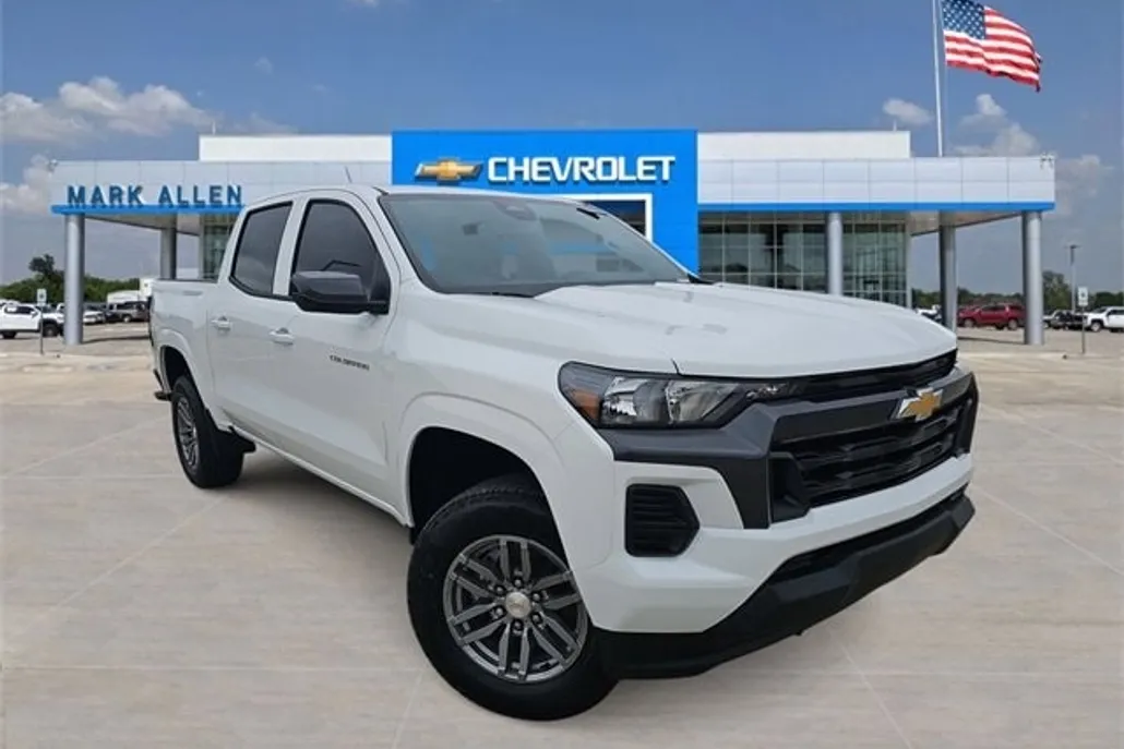 2026 Chevrolet Colorado LT photo 1