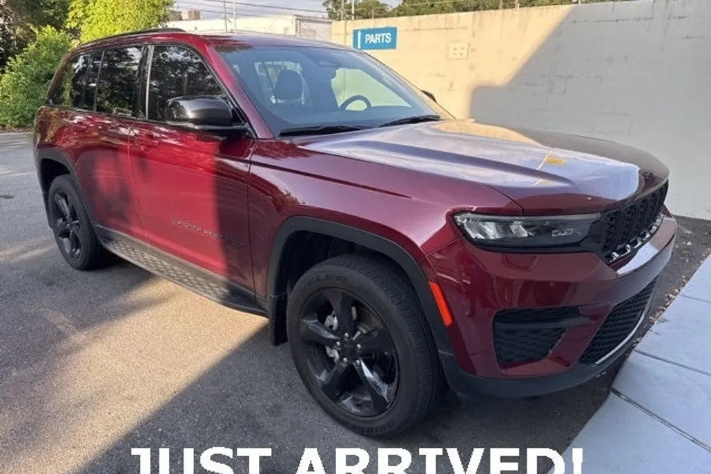 2023 Jeep Grand Cherokee Altitude photo 1