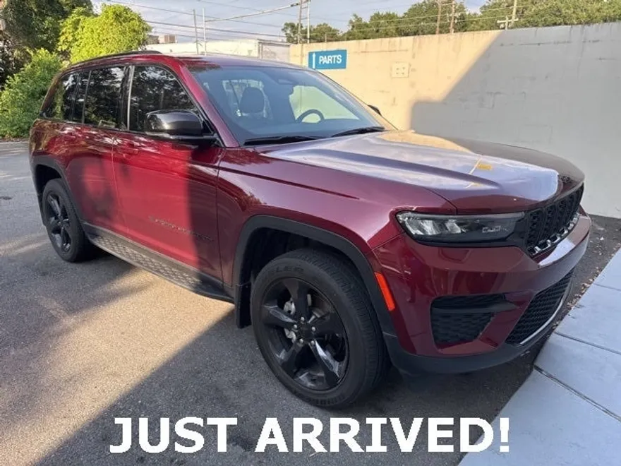 2023 Jeep Grand Cherokee Altitude photo 1