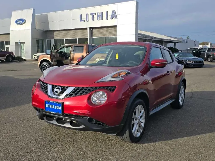 2015 Nissan Juke SV photo 1