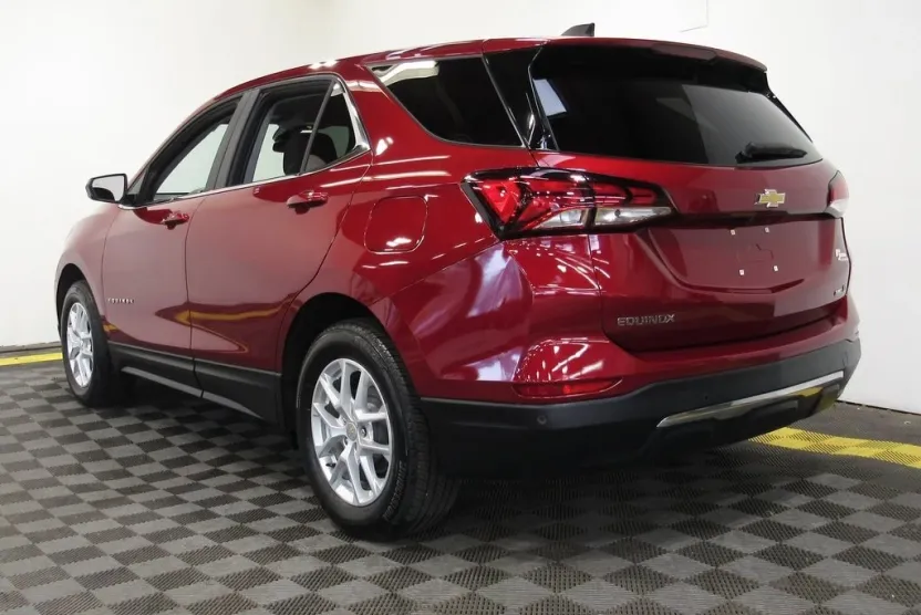 2023 Chevrolet Equinox LT photo 1