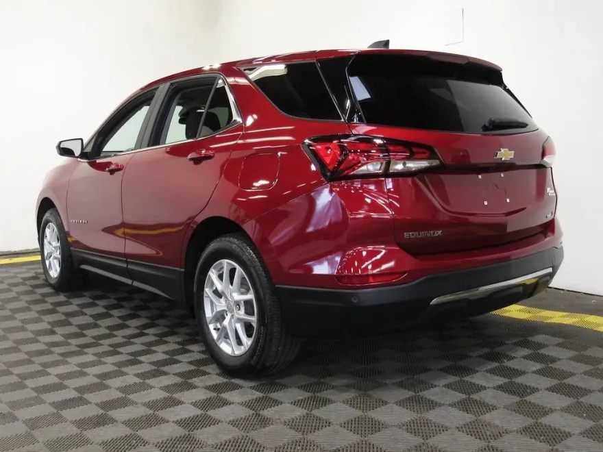 2023 Chevrolet Equinox LT photo 1