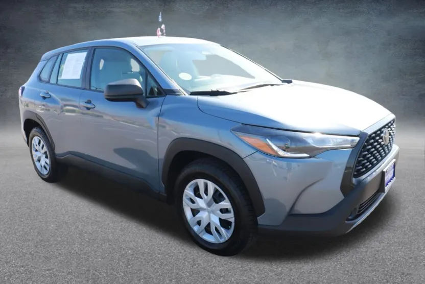 2023 Toyota Corolla Cross L photo 1