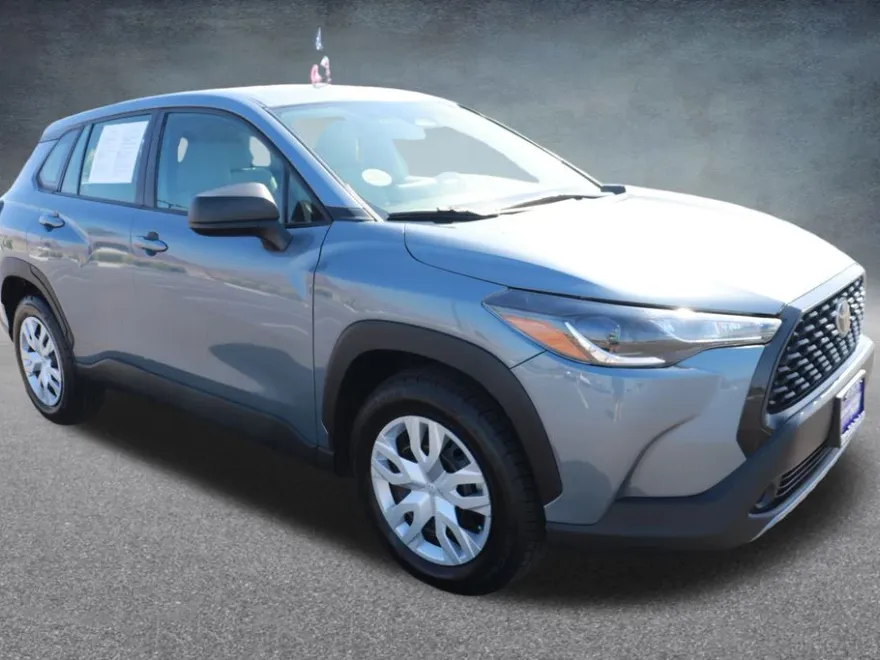 2023 Toyota Corolla Cross L photo 1