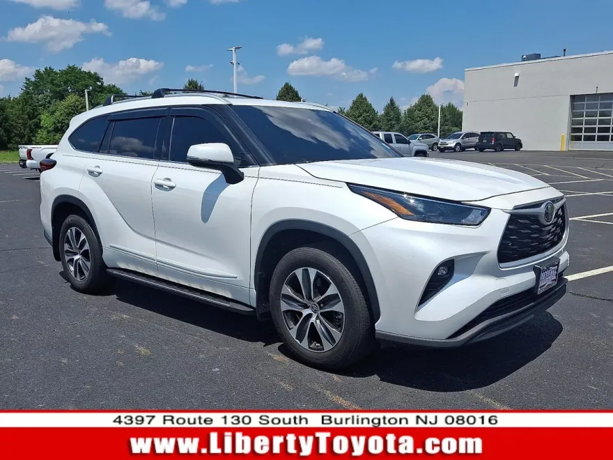 2022 Toyota Highlander XLE photo 1