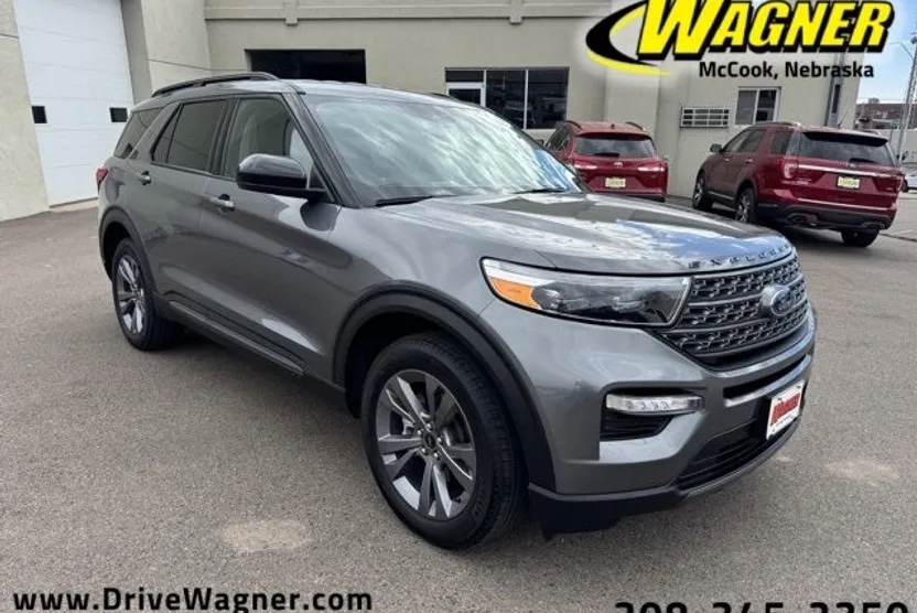 2022 Ford Explorer XLT photo 1