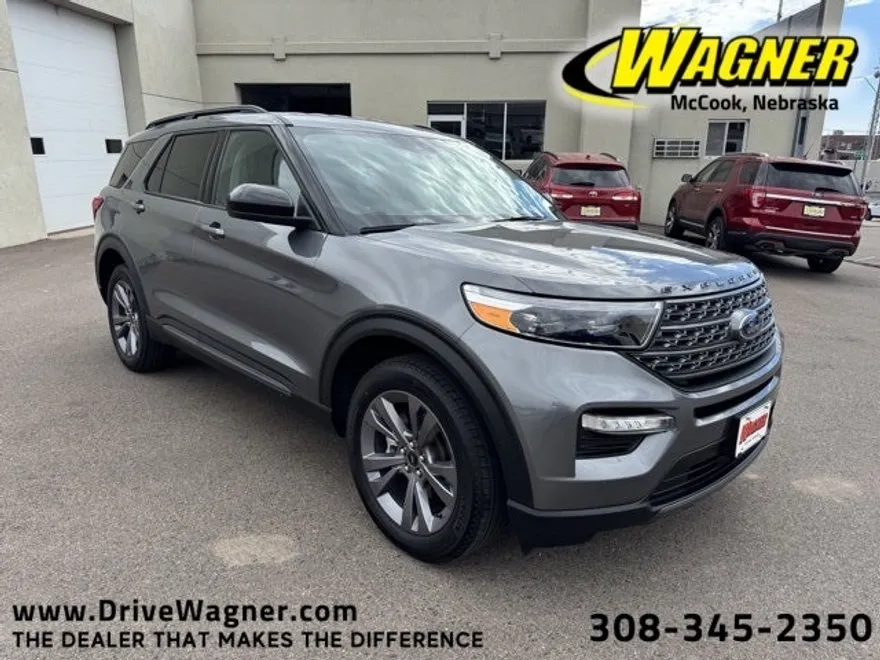 2022 Ford Explorer XLT photo 1