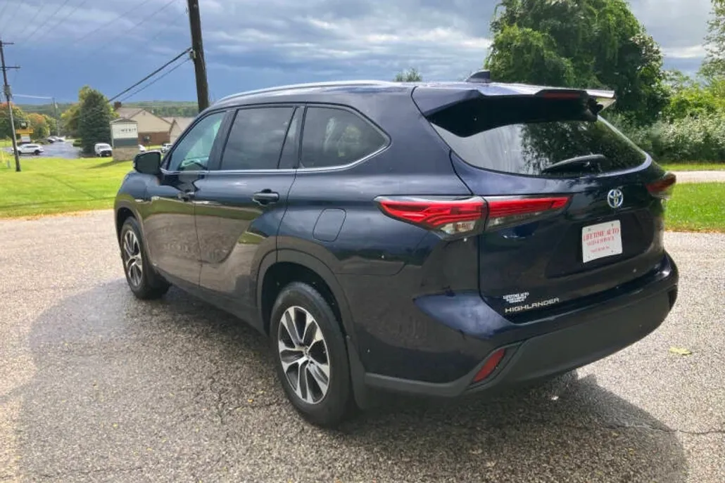 2021 Toyota Highlander Hybrid XLE photo 1