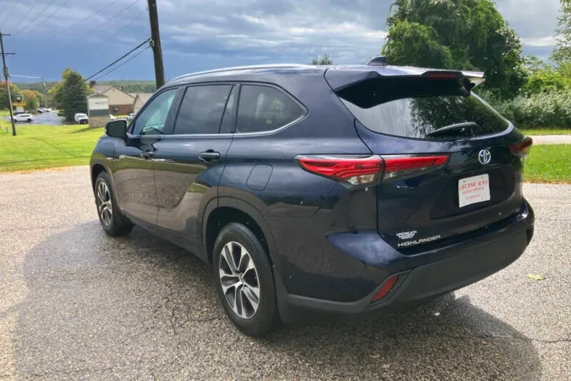 2021 Toyota Highlander Hybrid XLE photo 1