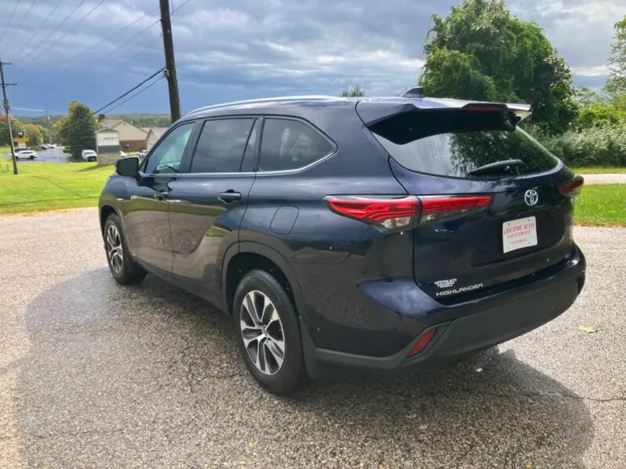 2021 Toyota Highlander Hybrid XLE photo 1