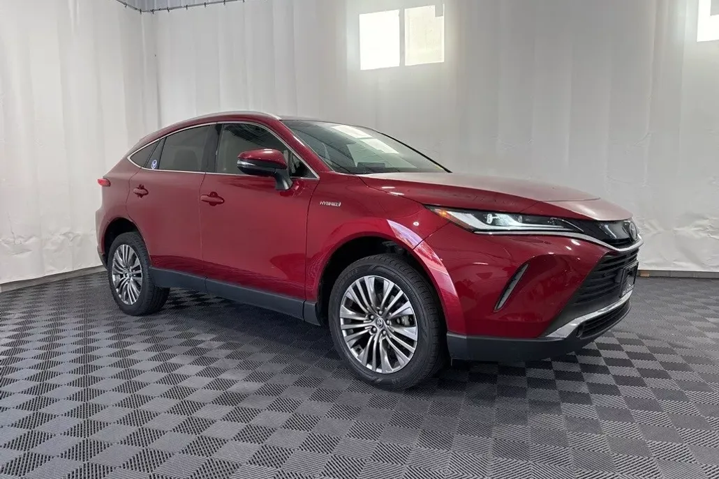 2021 Toyota Venza XLE photo 1