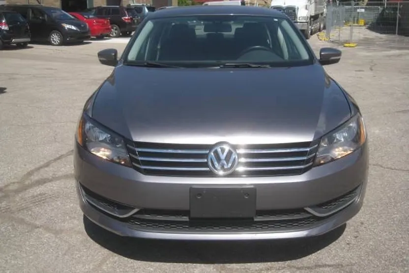 2015 Volkswagen Passat SE photo 1