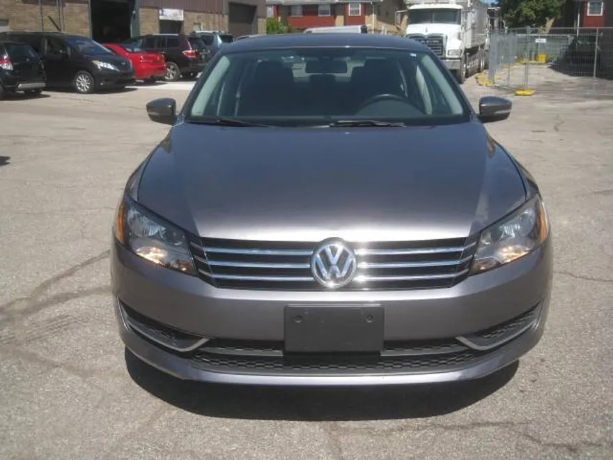 2015 Volkswagen Passat SE photo 1