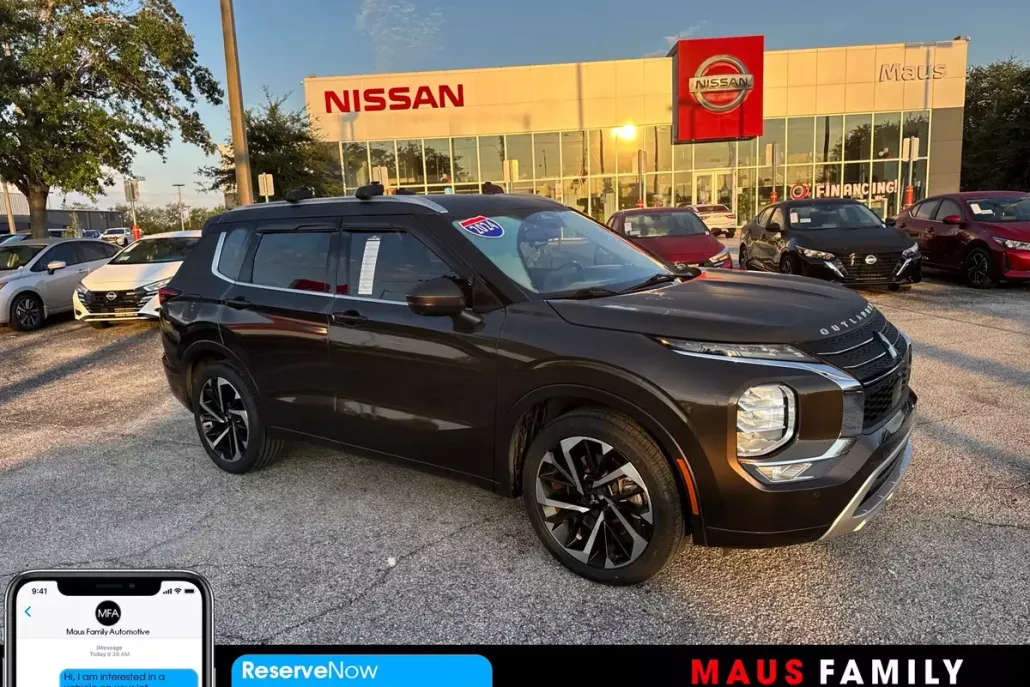 2024 Mitsubishi Outlander SEL photo 1