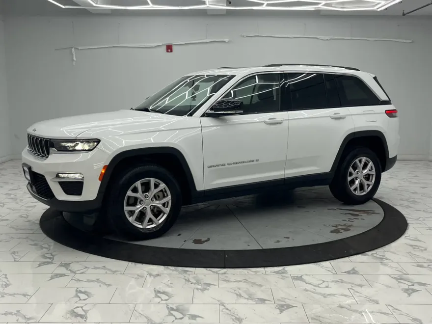 2022 Jeep Grand Cherokee Limited photo 1