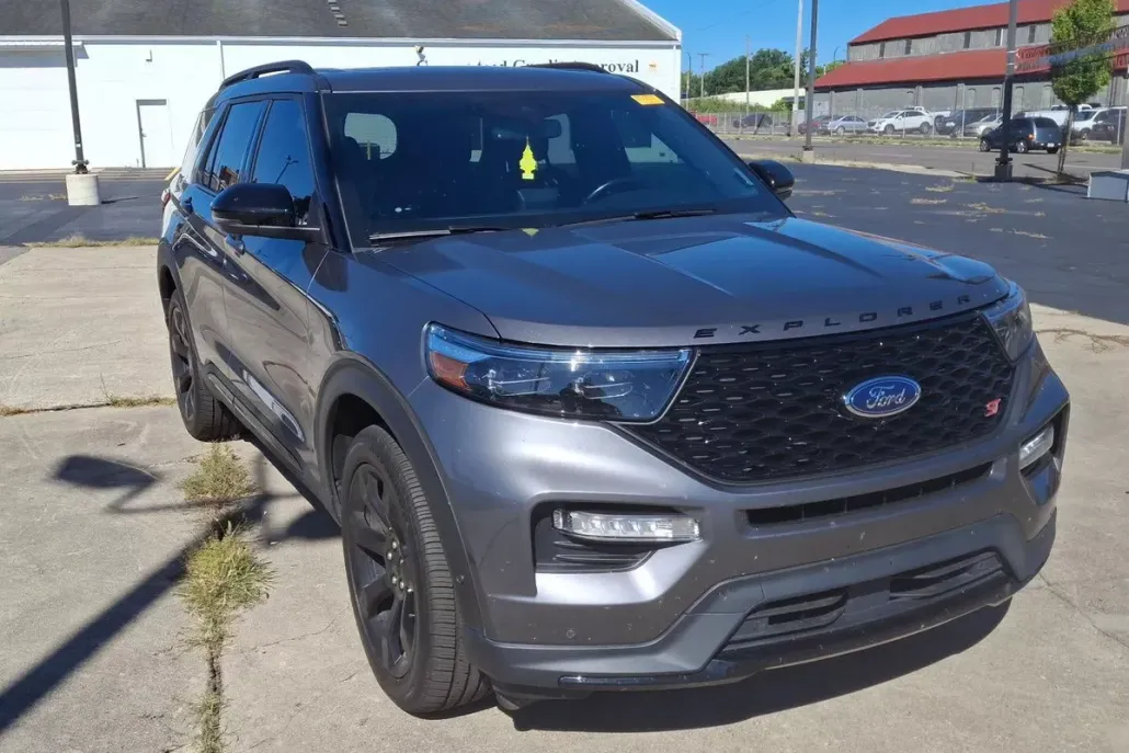 2022 Ford Explorer ST photo 1