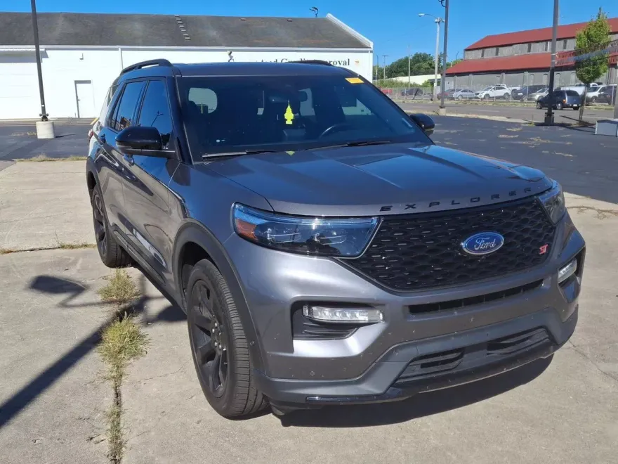 2022 Ford Explorer ST photo 1