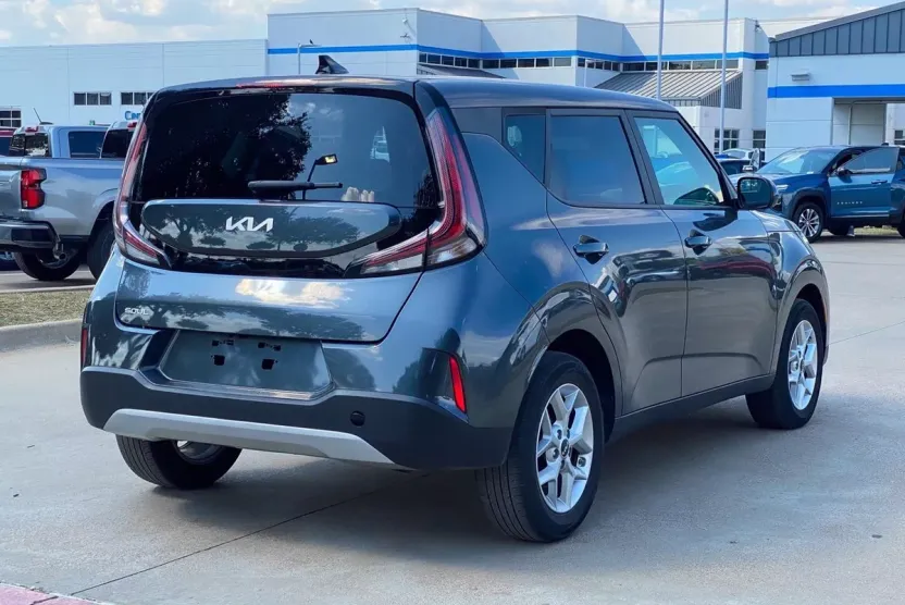 2024 Kia Soul LX photo 1