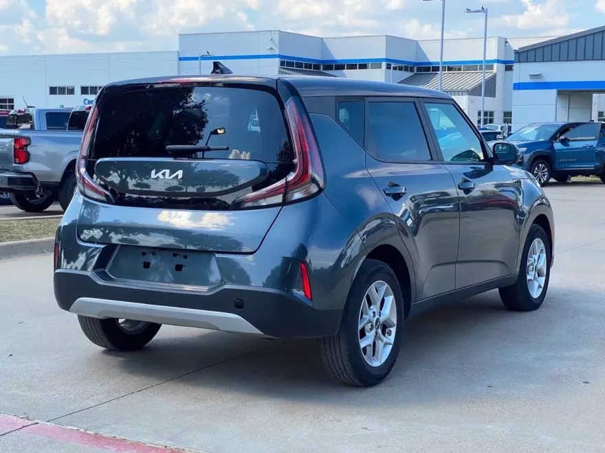 2024 Kia Soul LX photo 1
