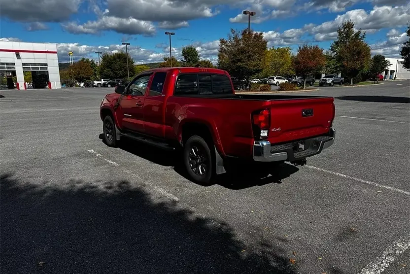 2023 Toyota Tacoma SR5 photo 1