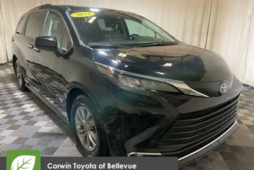 2024 Toyota Sienna XLE photo 1