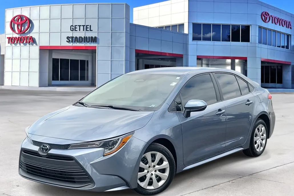 2024 Toyota Corolla LE photo 1