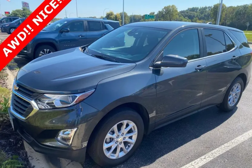 2021 Chevrolet Equinox LT photo 1