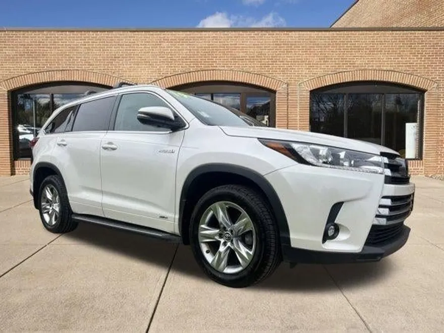 2019 Toyota Highlander Hybrid Limited photo 1